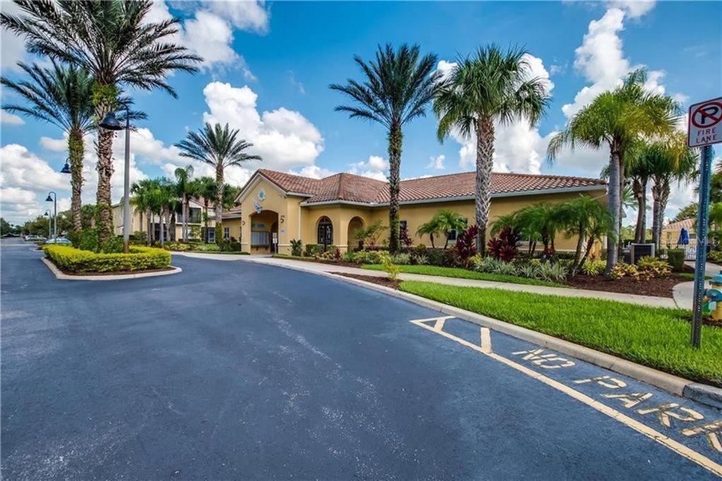 3 Bedrooms Townhome Gated 5 Minutes From Apartment Orlando
