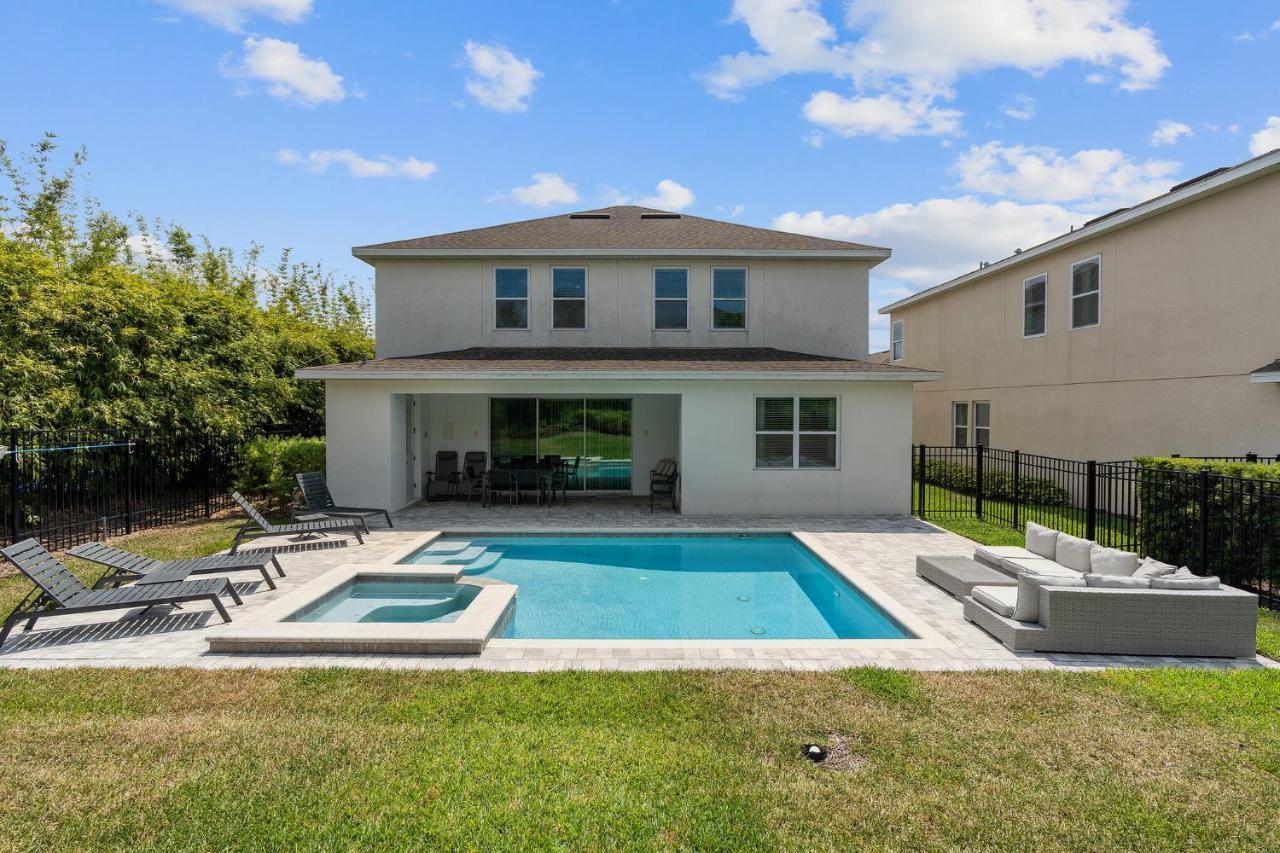 Modern 5 Bedroom Family Close To Disney *