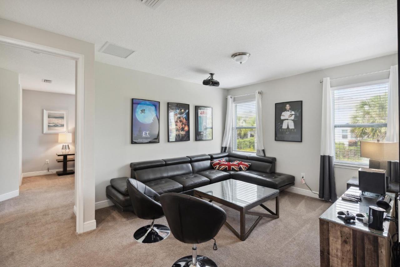Modern 5 Bedroom Family Close To Disney Holiday home *