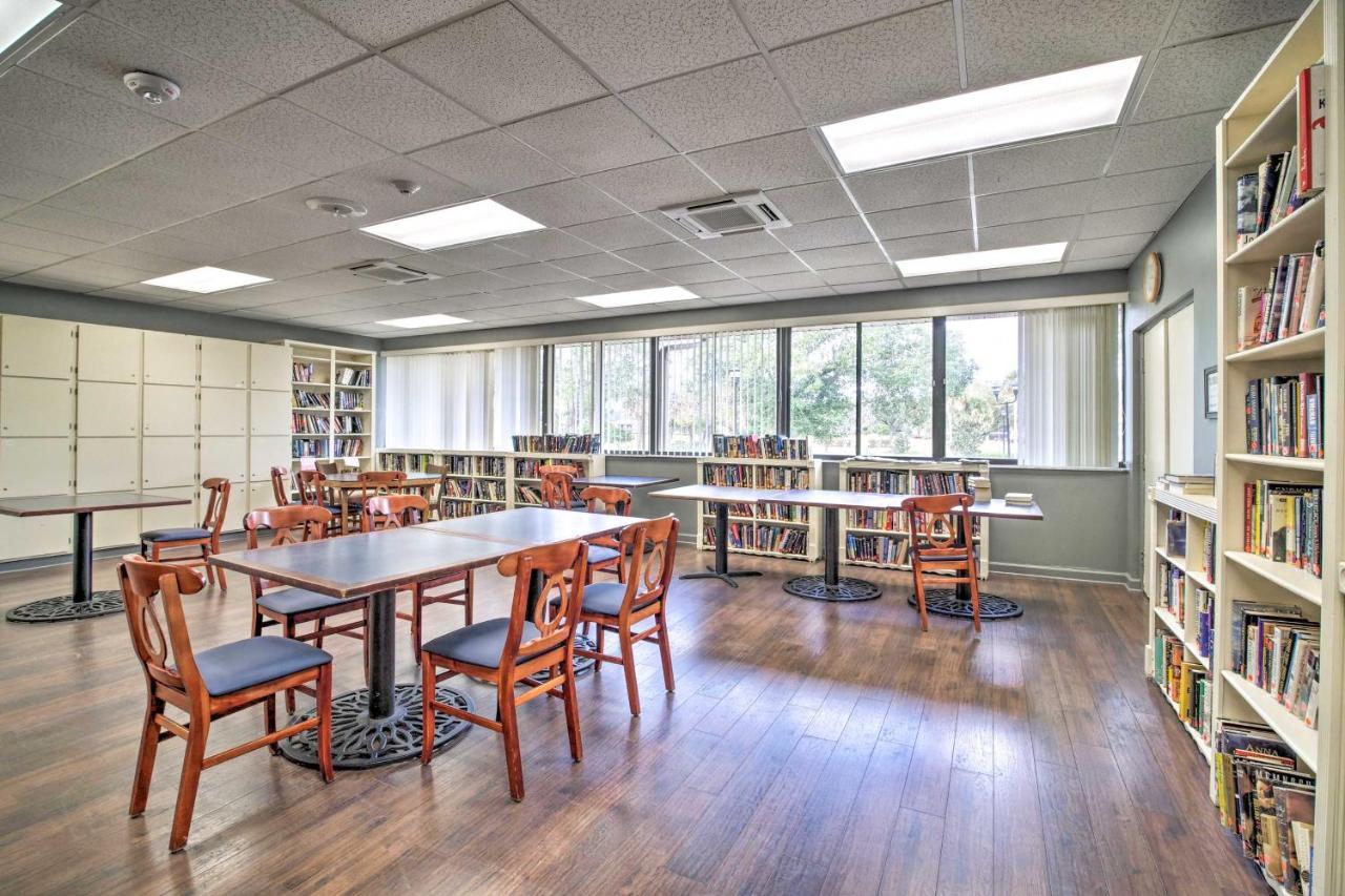 Vacation With Yard And Pool Access Orlando