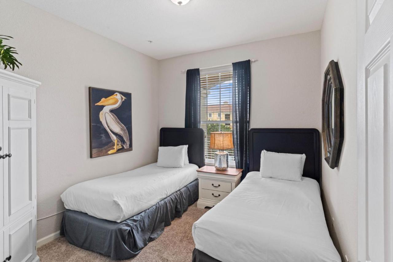 5000 Cayview Avenue 304 * Orlando