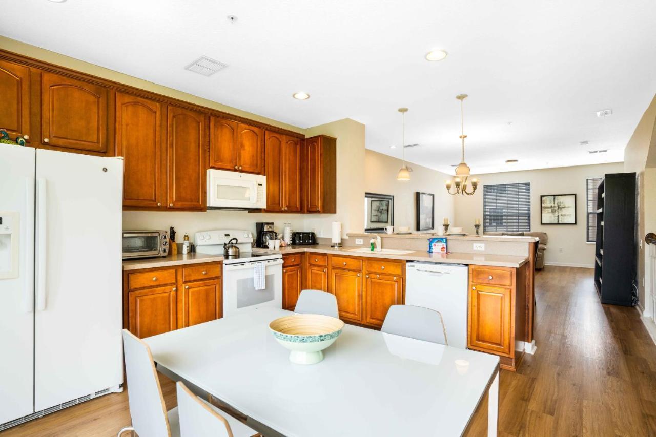 3-story Townhome At Vista Cay *