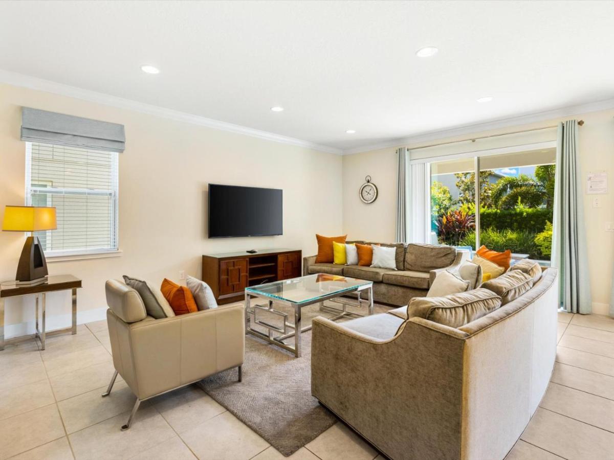 Chic With Private Pool & Game Near By Rentyl - 451n