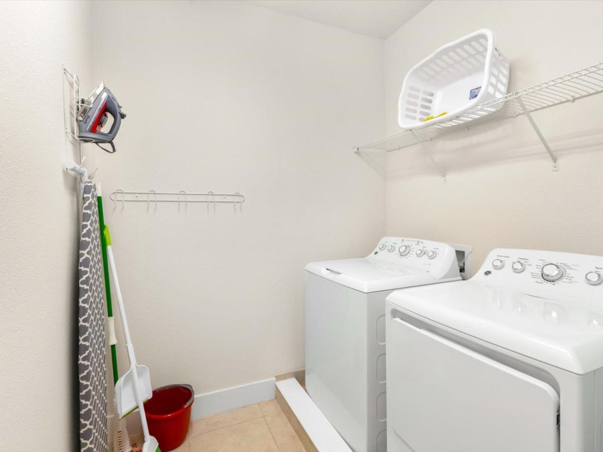 Chic With Private Pool & Game Near By Rentyl - 451n Holiday home