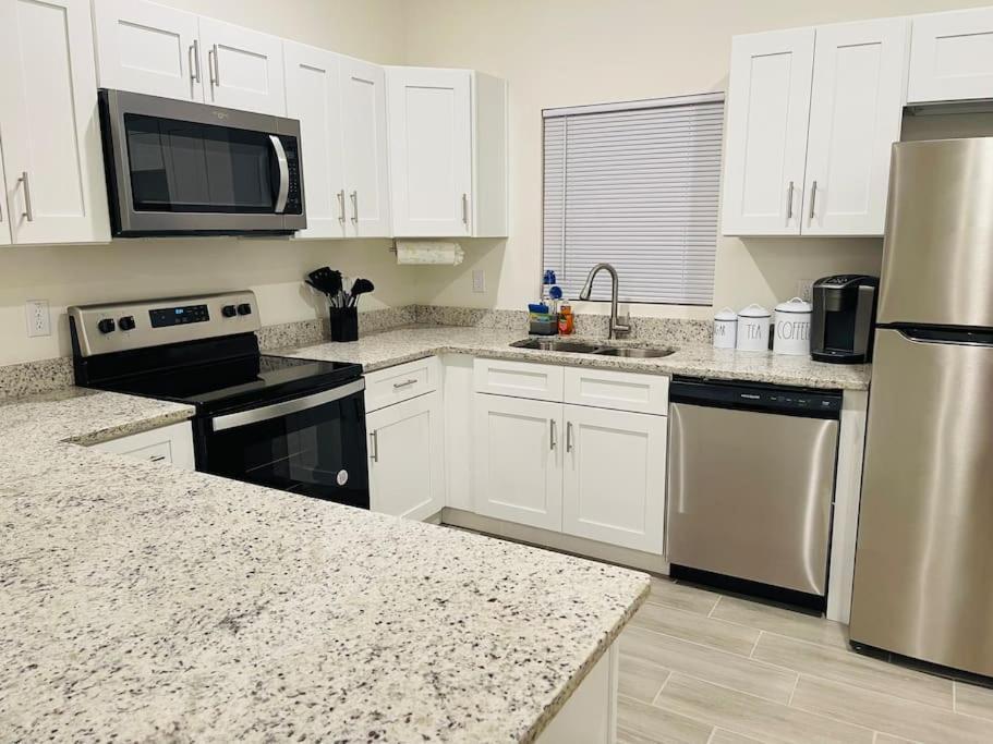 3bd/3bth Near Downtown Villa *