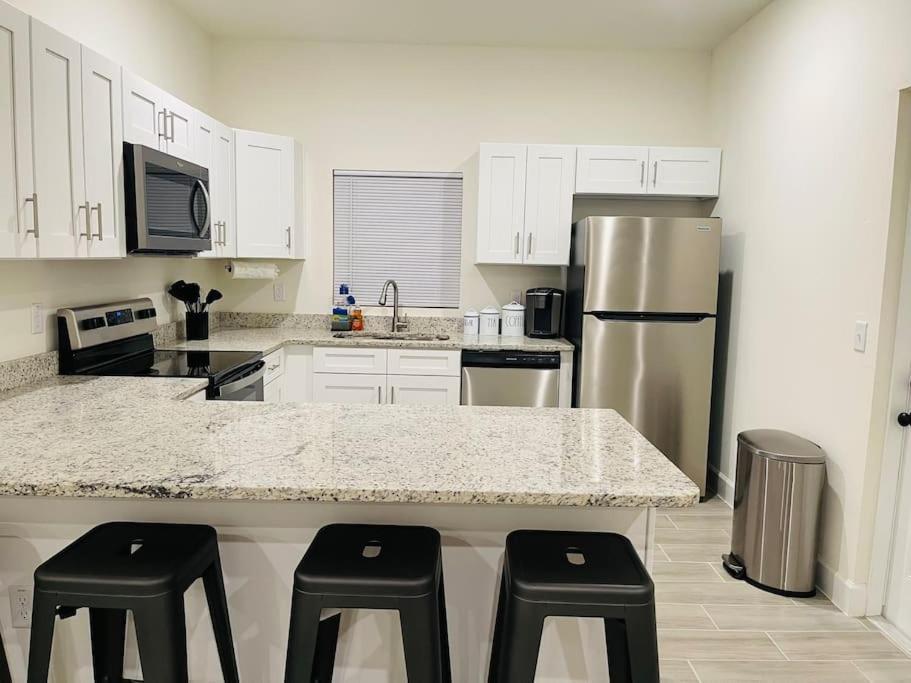 3bd/3bth Near Downtown Villa