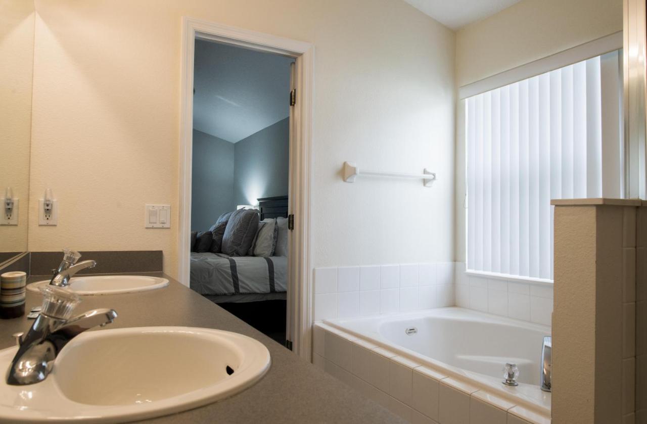 Holiday home Gated Community!! Sparkling Private Pool, Near