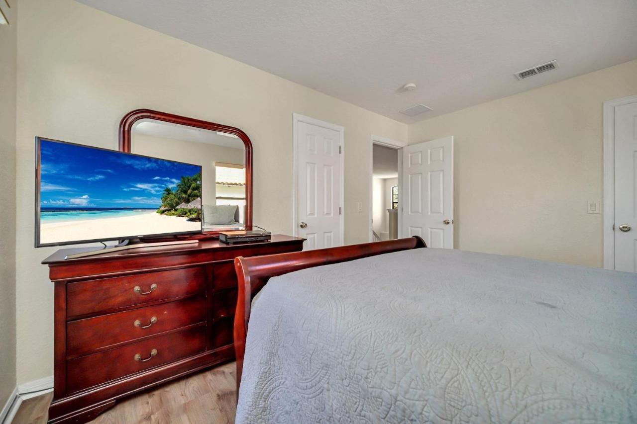 208 Summer Place * Orlando