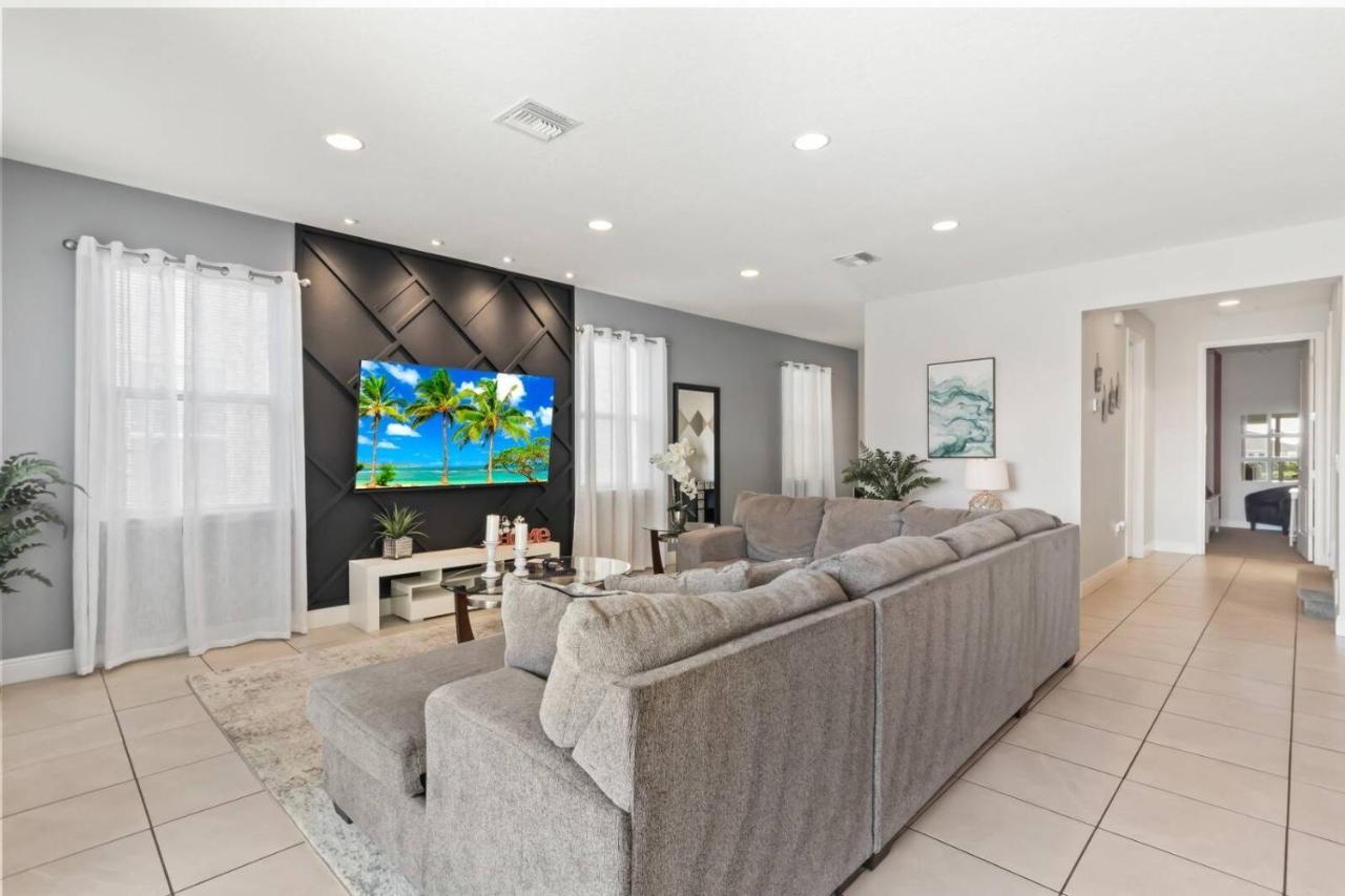 7426 Encore - 5 Bedroom 45 Baths