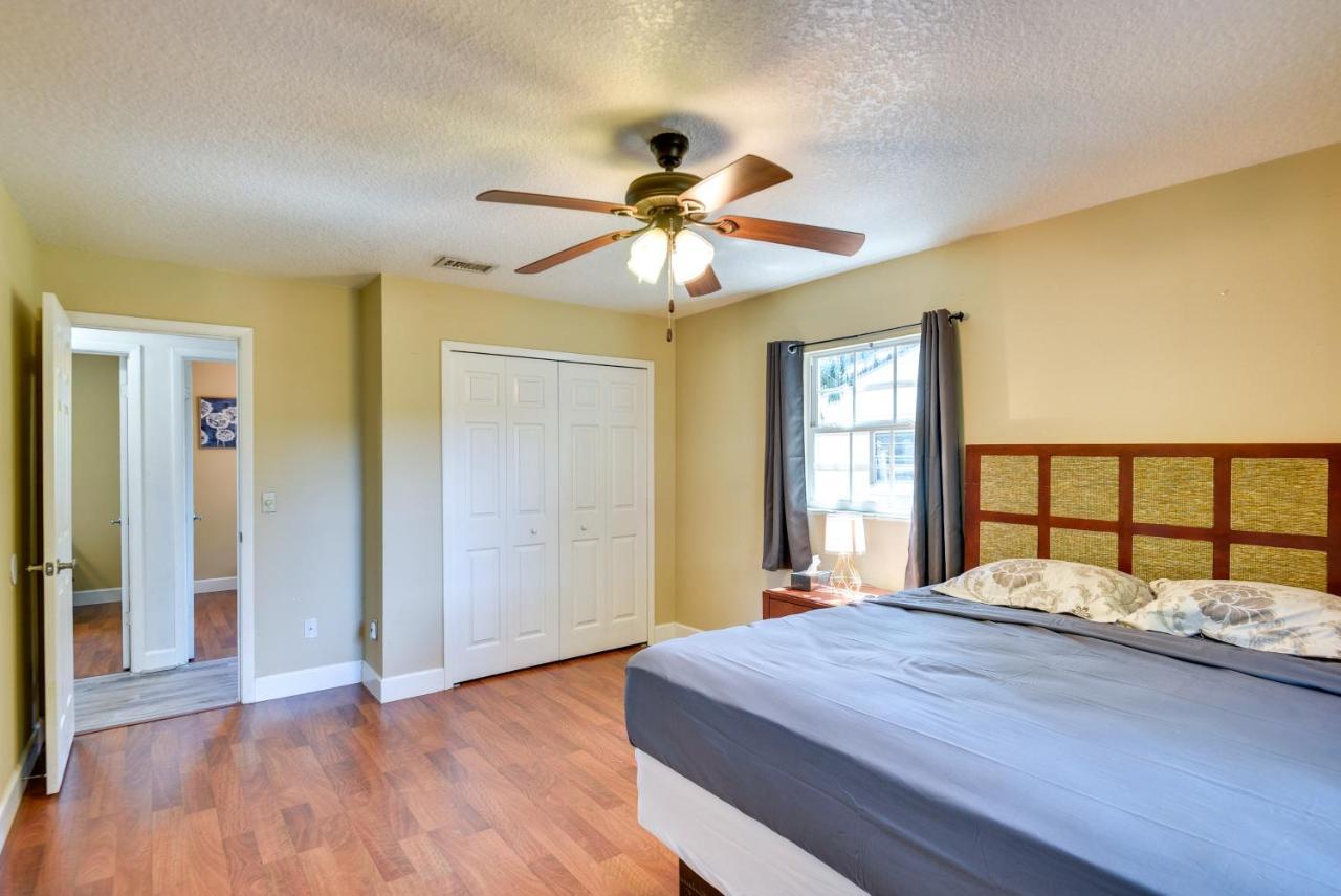 Holiday home Family In Longwood Private Yard And Fire Pit!