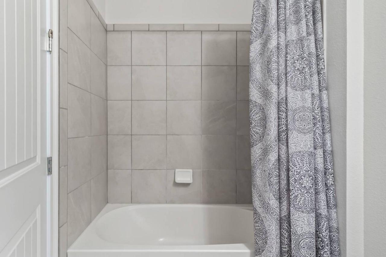 7426 Encore - 5 Bedroom 45 Baths