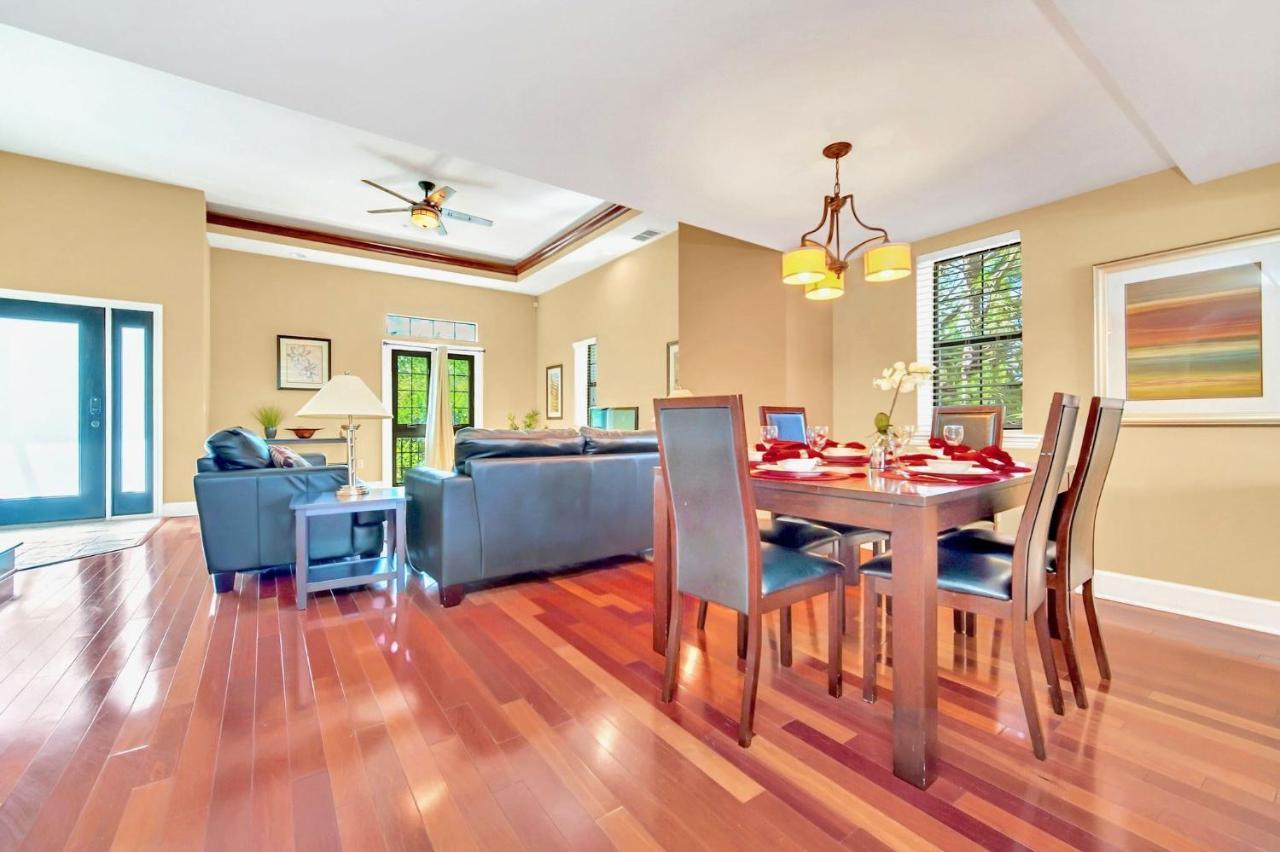 Modern 4br Townhome- Access - Near Apartment