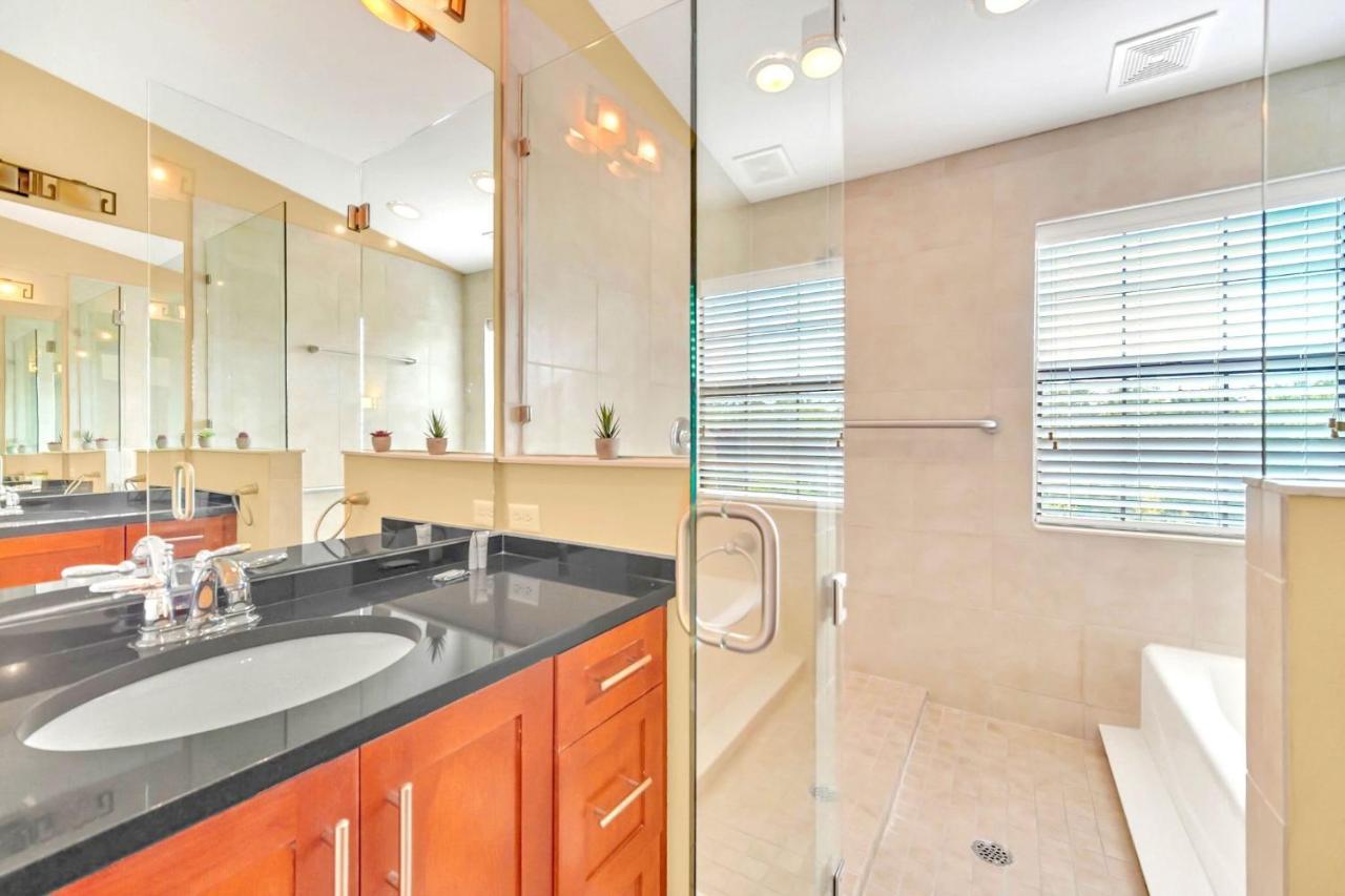 Modern 4br Townhome- Access - Near