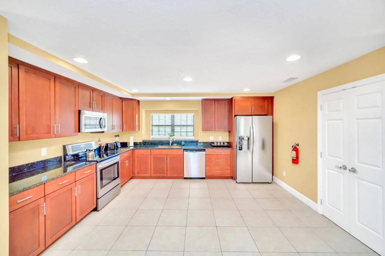 Modern 4br Townhome- Access - Near *