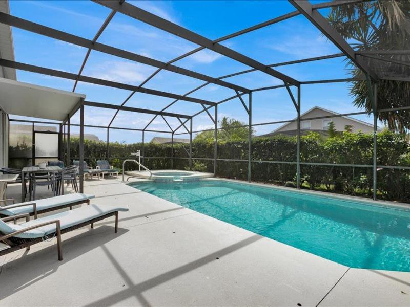 South Facing Pool Spa- Minutes To Holiday home *