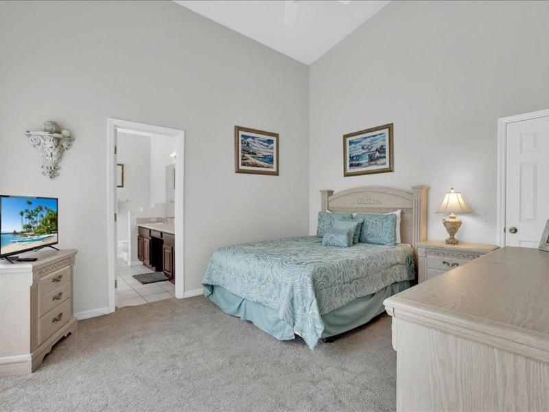 South Facing Pool Spa- Minutes To Holiday home *