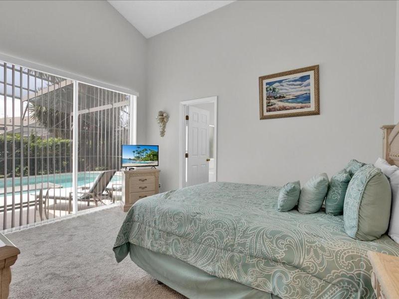 South Facing Pool Spa- Minutes To