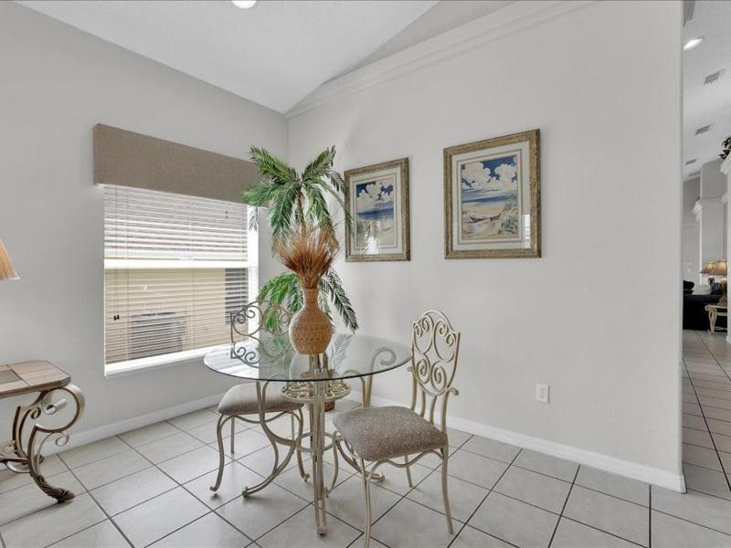 South Facing Pool Spa- Minutes To Holiday home *