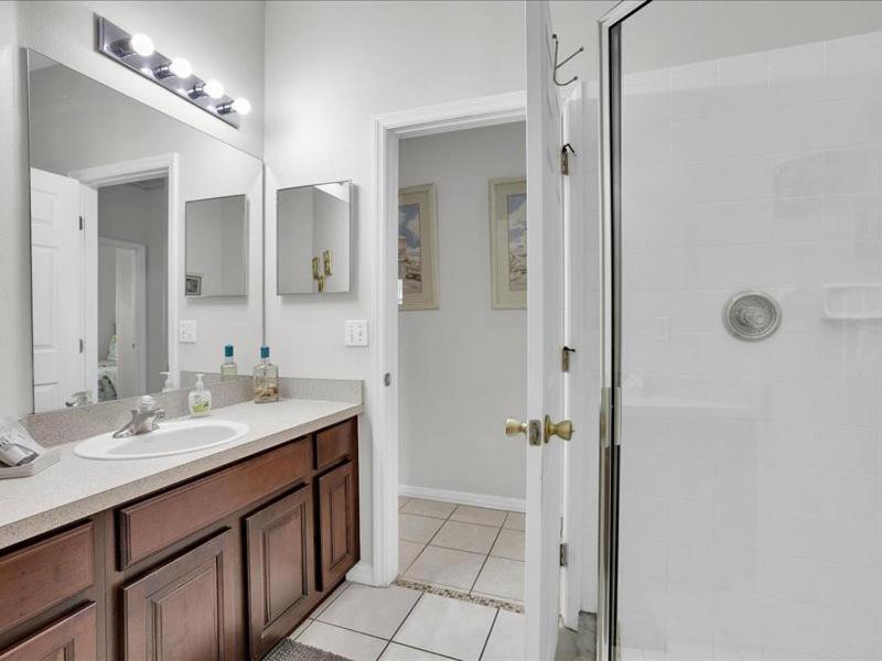South Facing Pool Spa- Minutes To Holiday home Orlando