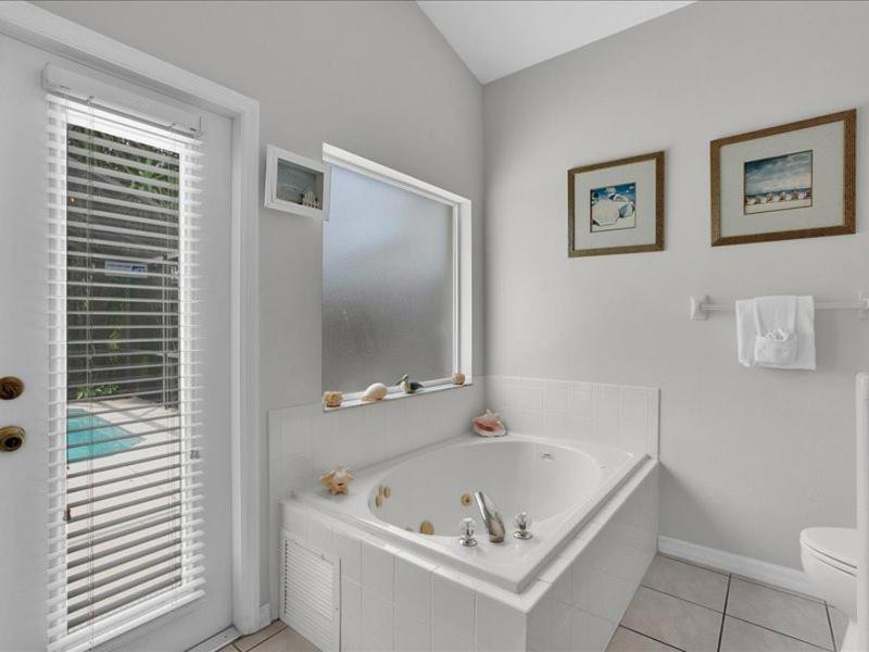 South Facing Pool Spa- Minutes To Holiday home Orlando