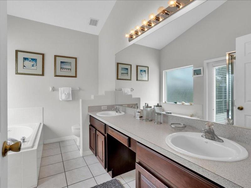 South Facing Pool Spa- Minutes To Holiday home *