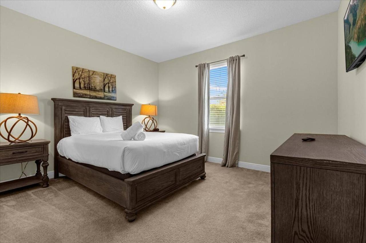 Multiple Family 16 Roomsfree Pool/spa Orlando