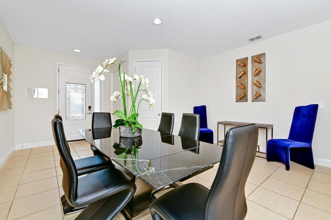 Spacious With Private Pool & Amenities Near At Encore By Rentyl - 7403m Holiday home *