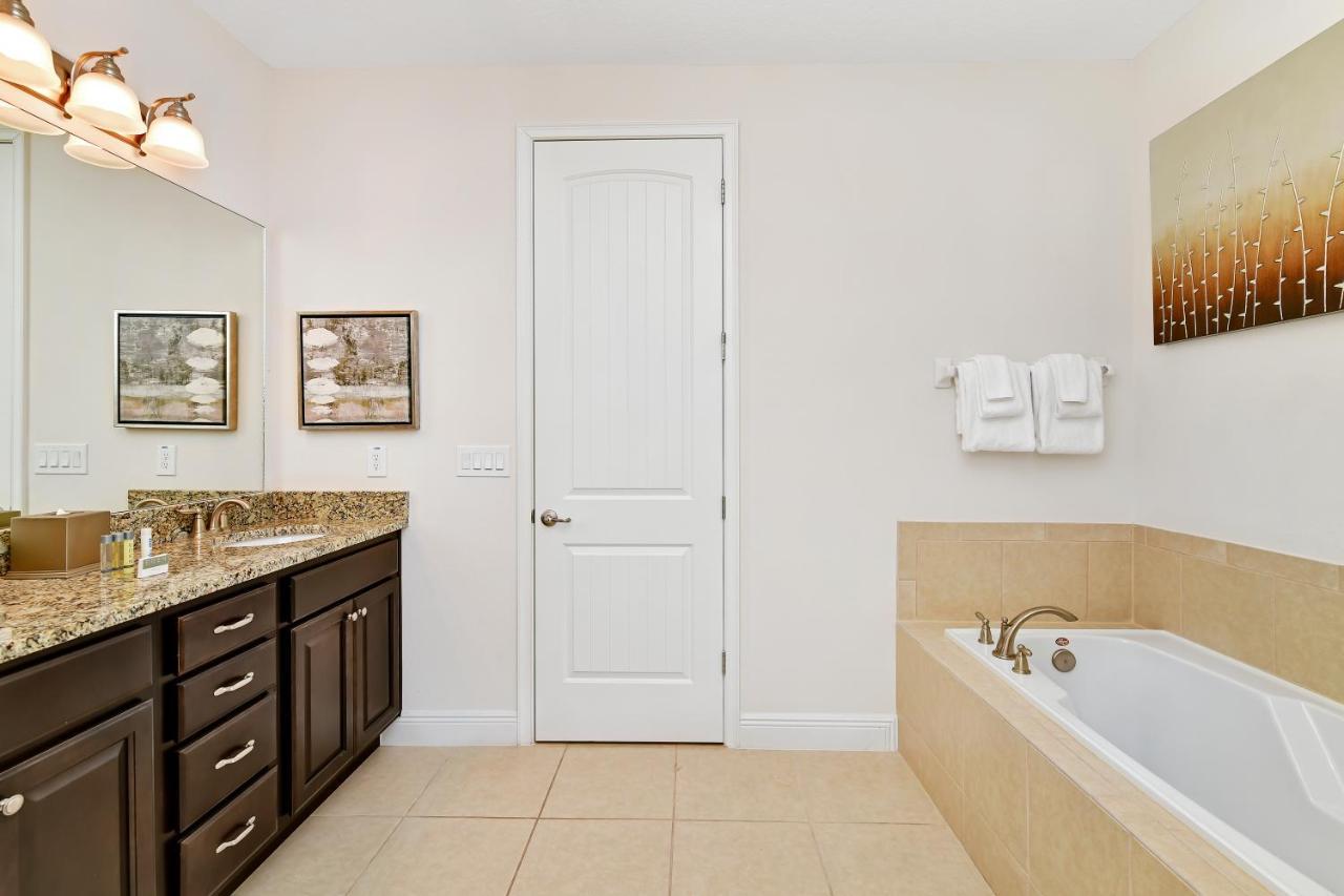 Spacious With Private Pool & Amenities Near At Encore By Rentyl - 7403m Holiday home