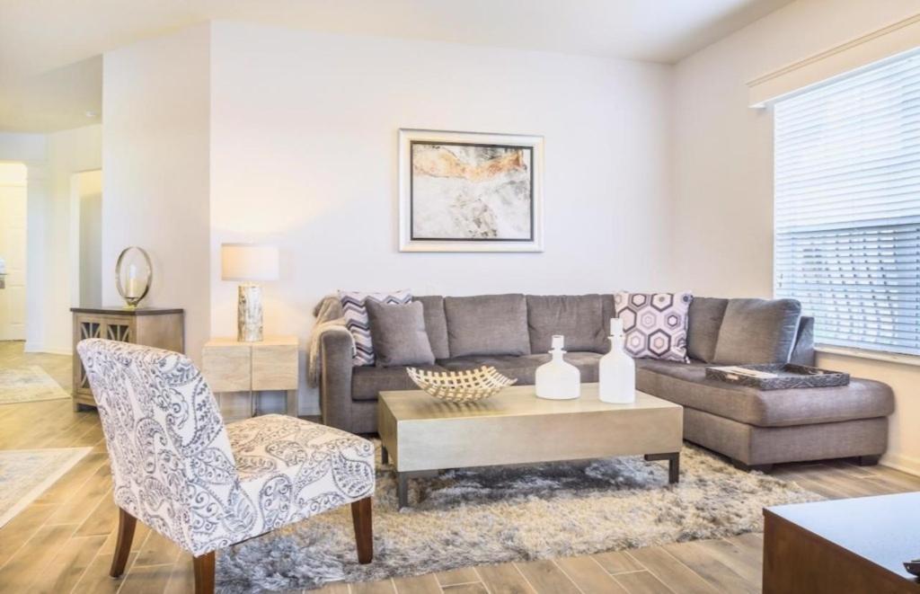 Lakeview Penthouse Elegance *