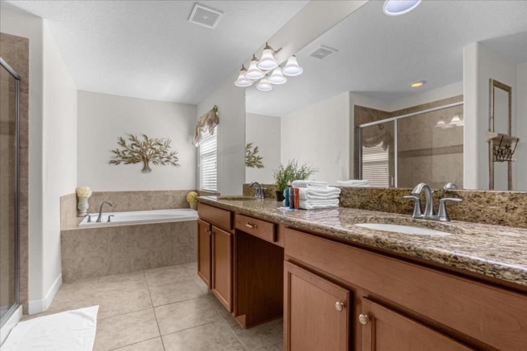 6 Bedrooms - 5 Bathrooms - Paradise Palms 8956 Sp Orlando