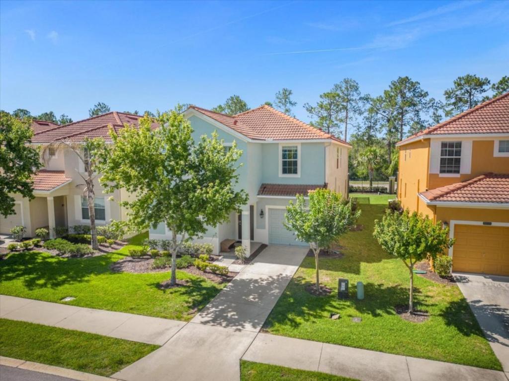 6 Bedrooms - 5 Bathrooms - Paradise Palms 8956 Sp