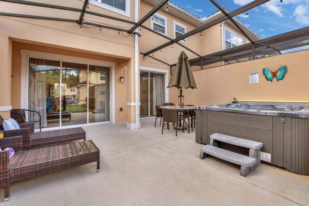 Find Your Cozy 8 Minutes Near And Universal *