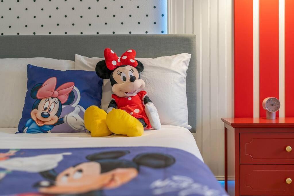 Find Your Cozy 8 Minutes Near And Universal *