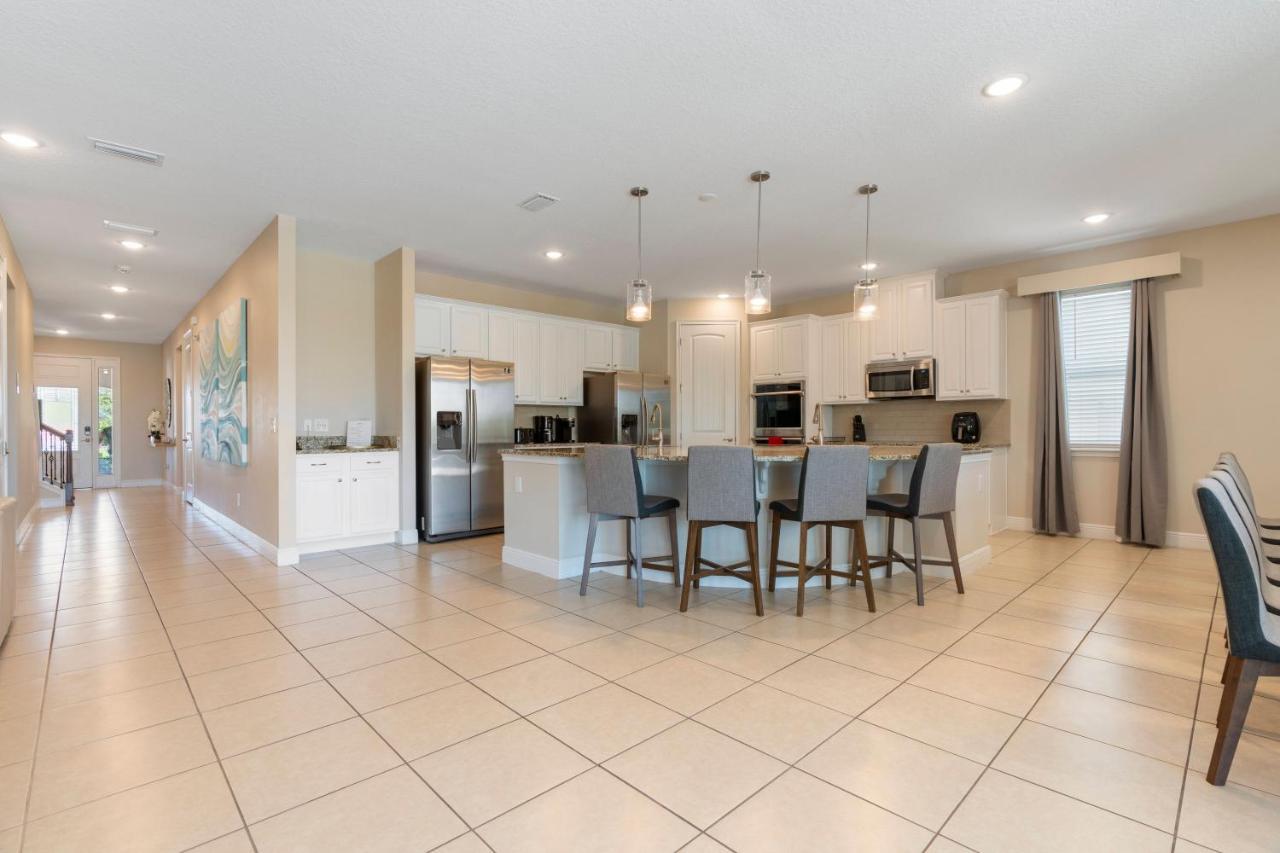 Super Fun 12-bed W Game Private Pool