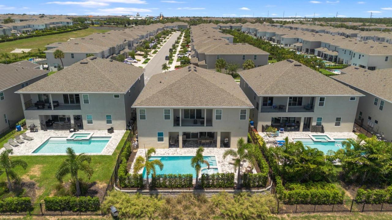 Super Fun 12-bed W Game Private Pool Holiday home