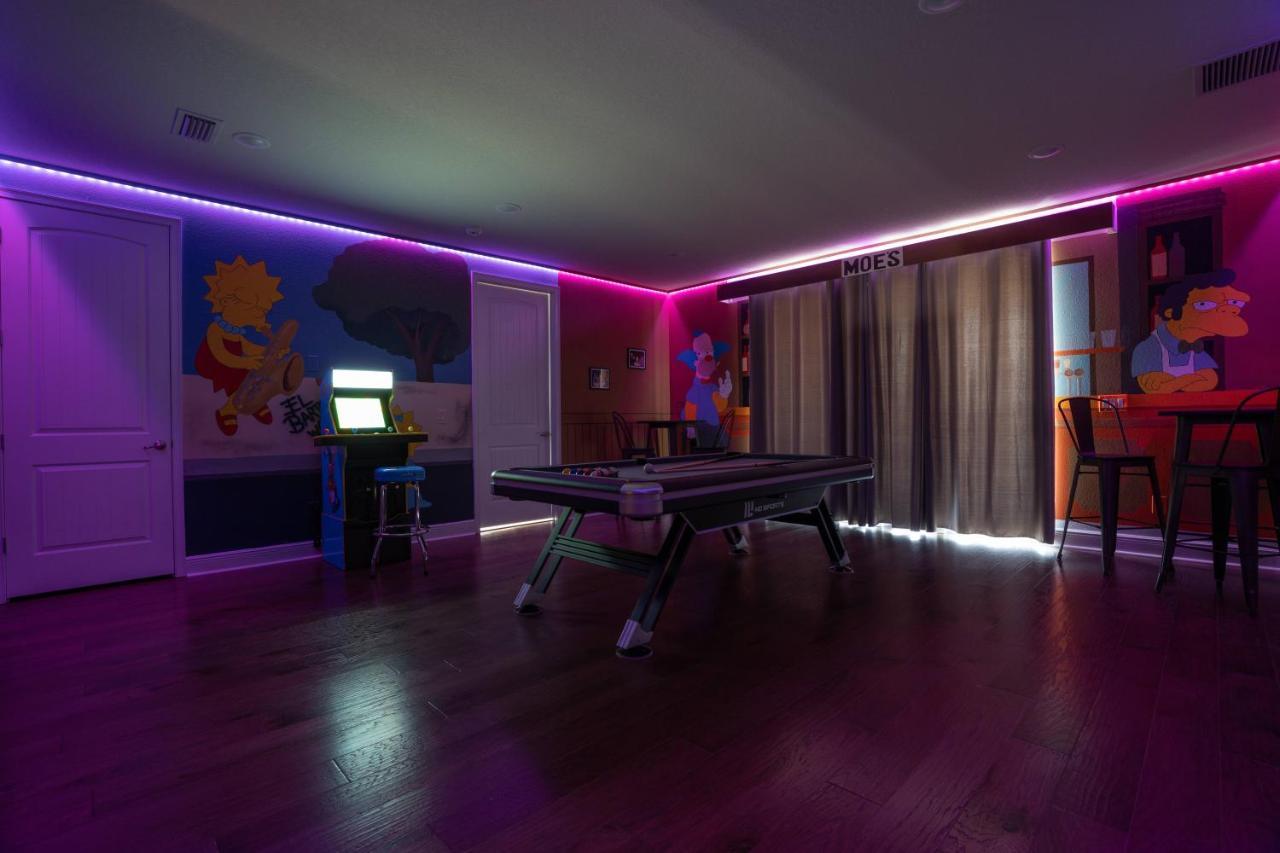 Super Fun 12-bed W Game Private Pool Holiday home