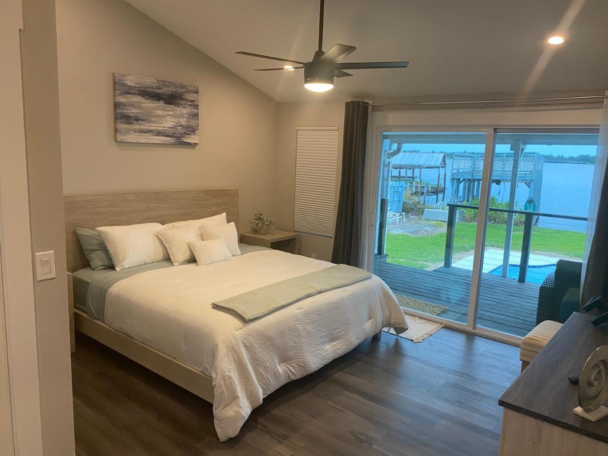 Clear Retreat: Private Pool, Lakefront Holiday home *