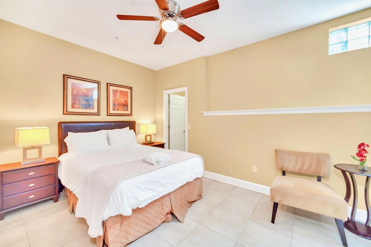 Modern 4br Townhome- Access - Near Apartment
