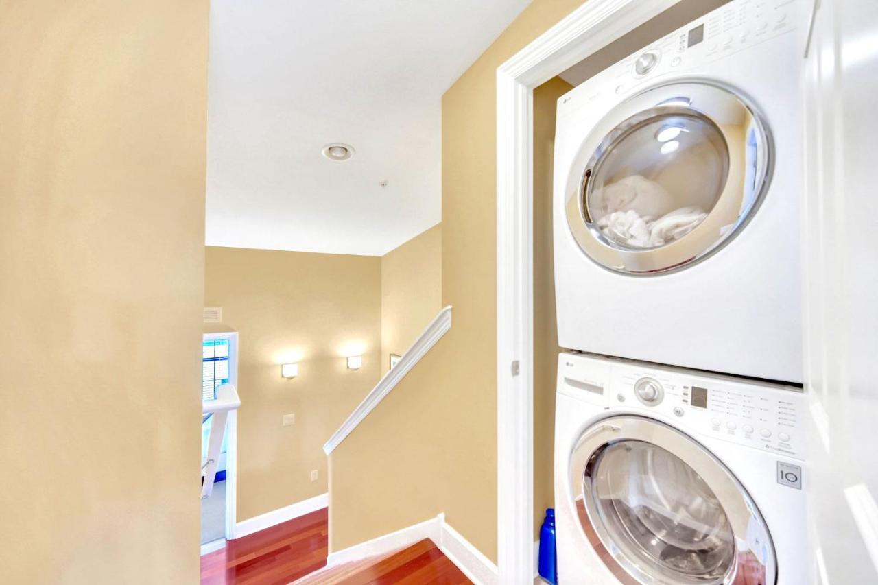 Modern 4br Townhome- Access - Near Apartment
