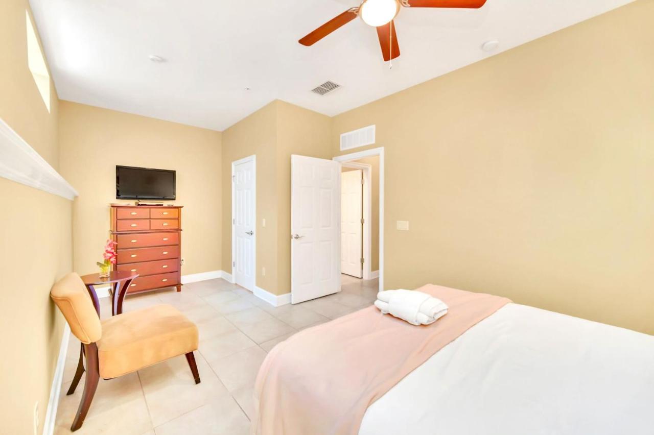 Modern 4br Townhome- Access - Near