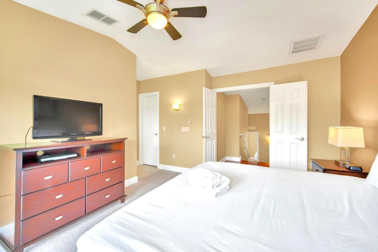 Modern 4br Townhome- Access - Near Apartment Orlando