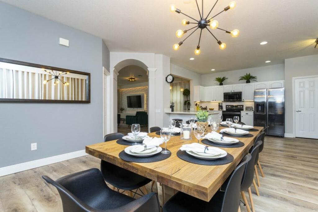 Holiday home 6 Bedrooms Pool And Game - 2 Miles To 7817