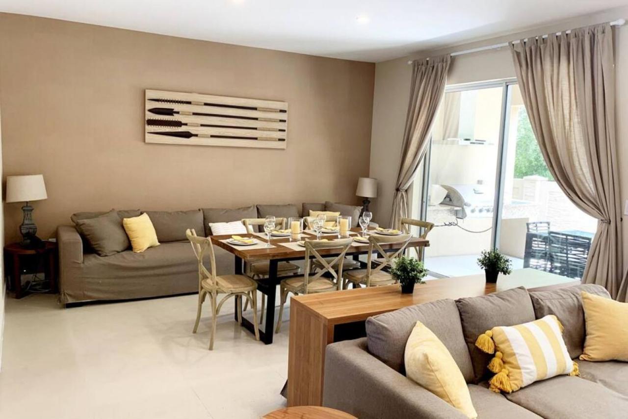 Luxury Townhouse Located Next To Holiday home