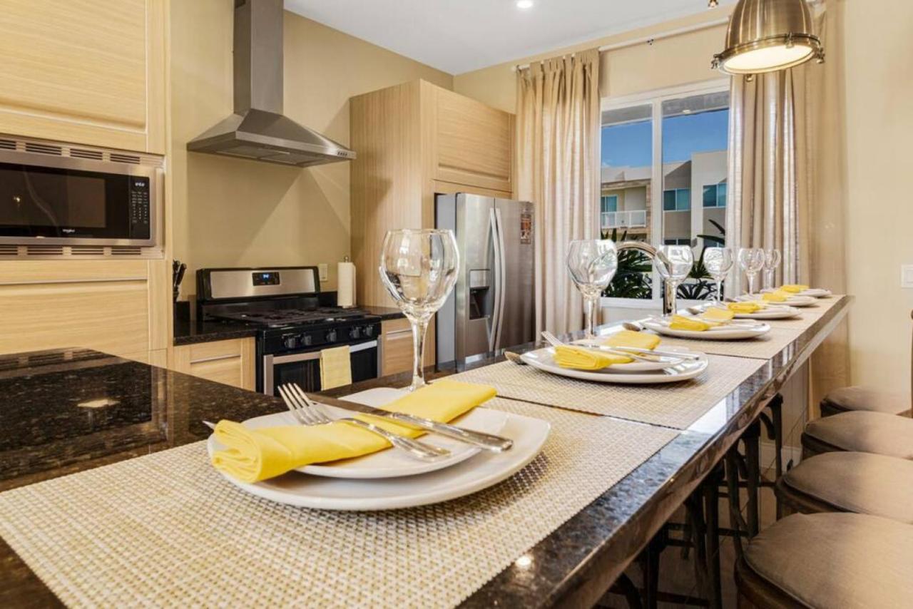 Luxury Townhouse Located Next To * Orlando