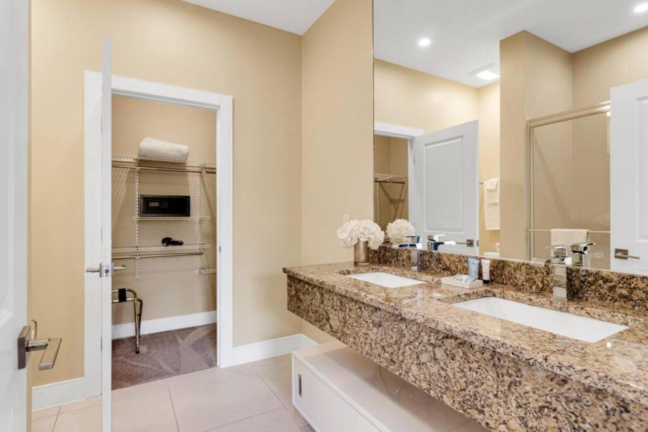 Luxury Townhouse Located Next To Holiday home