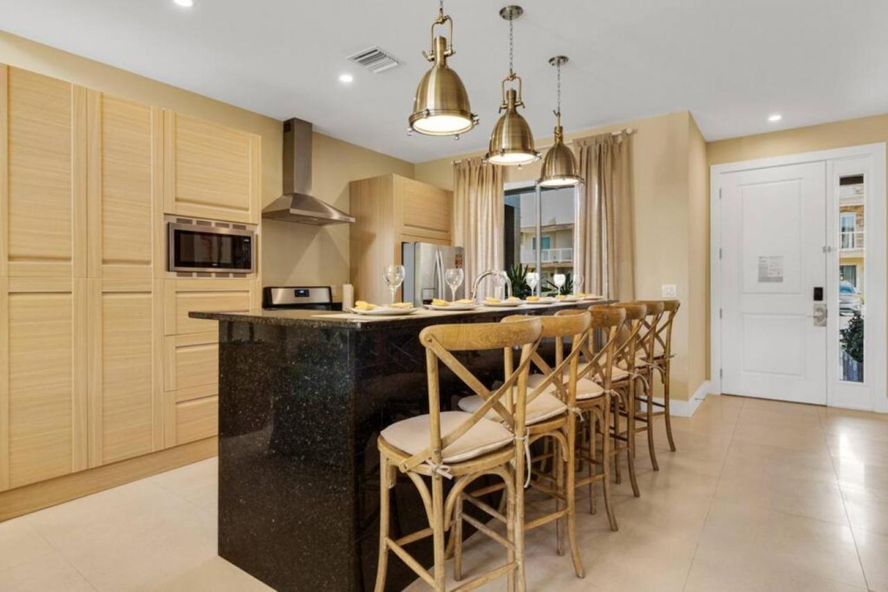 Luxury Townhouse Located Next To * Orlando