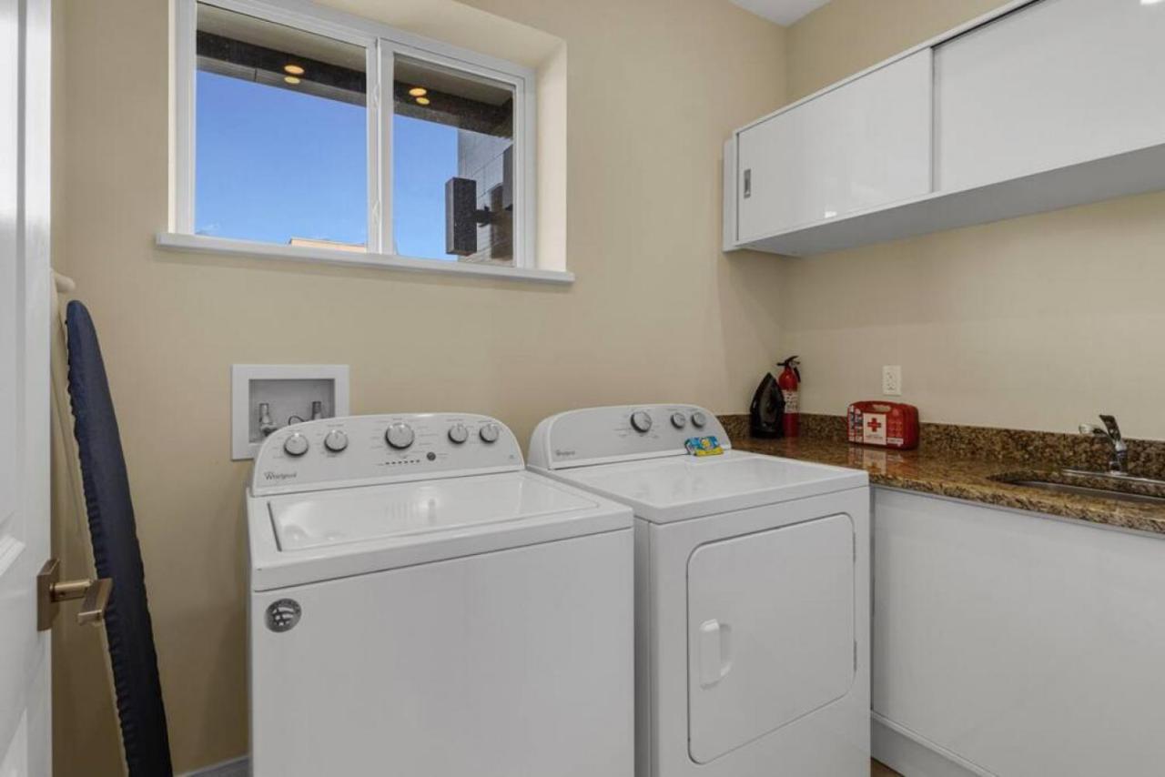 Luxury Townhouse Located Next To Holiday home *