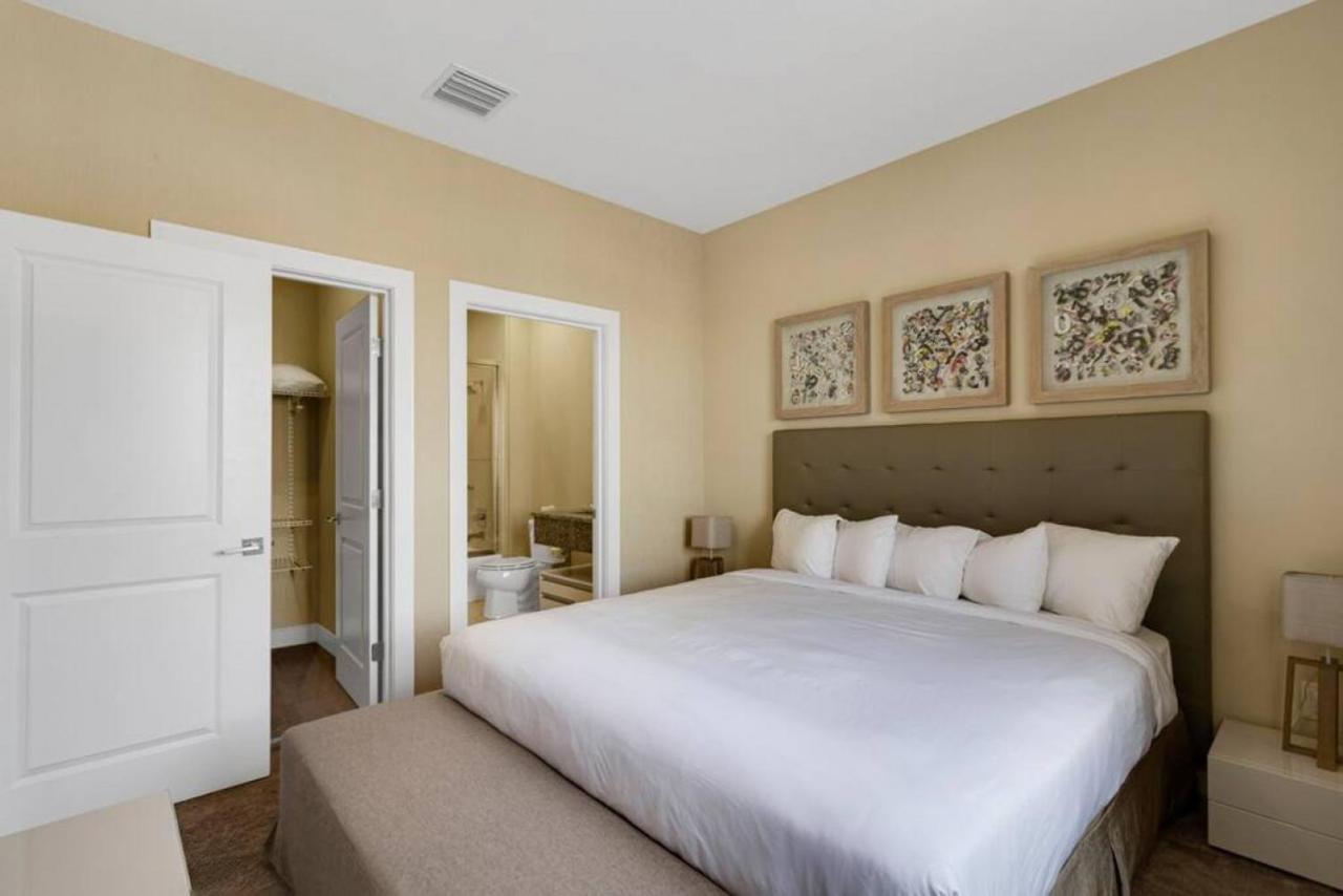 Luxury Townhouse Located Next To Holiday home