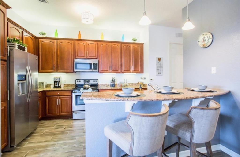 Lakeview Penthouse Elegance