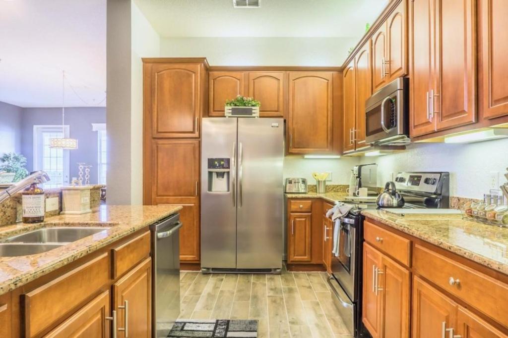 Lakeview Penthouse Elegance *
